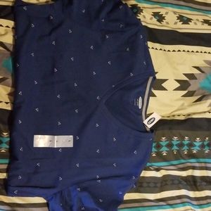 Old navy t shirt